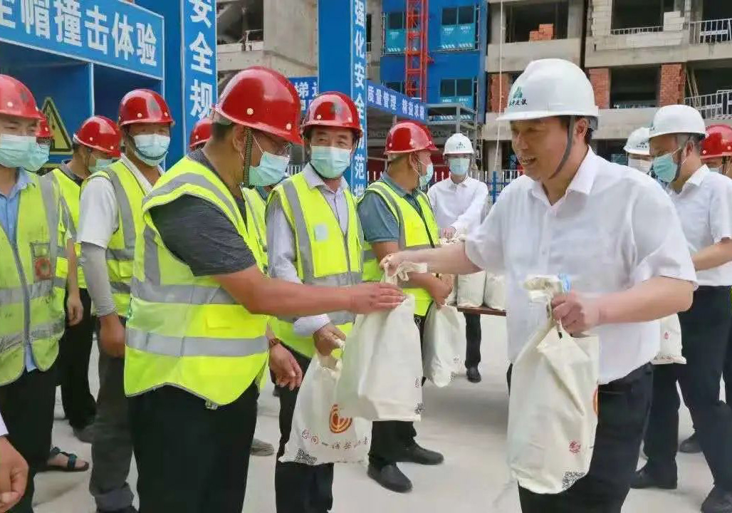 ������ί��ӛ������ο����˾�ں��Ŀ�T��